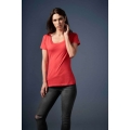 WOMEN’S FEATHERWEIGHT SCOOP TEE