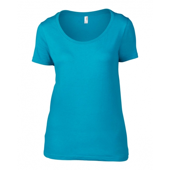 WOMEN’S FEATHERWEIGHT SCOOP TEE