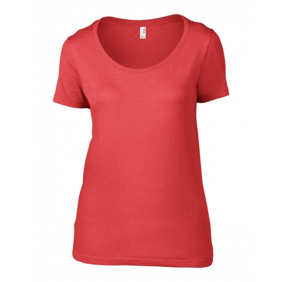 WOMEN’S FEATHERWEIGHT SCOOP TEE