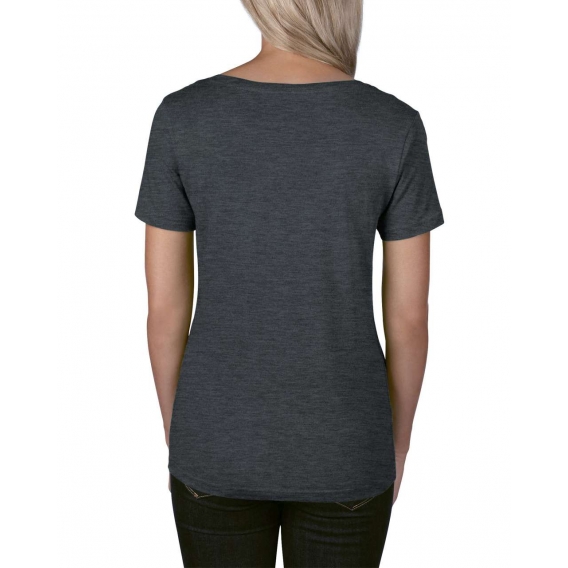 WOMEN’S FEATHERWEIGHT SCOOP TEE