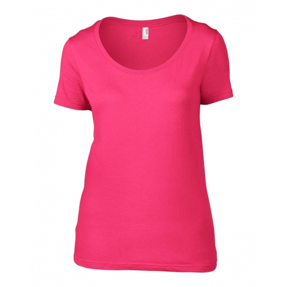 WOMEN’S FEATHERWEIGHT SCOOP TEE