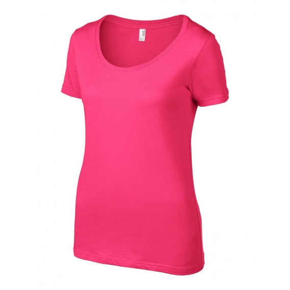 WOMEN’S FEATHERWEIGHT SCOOP TEE