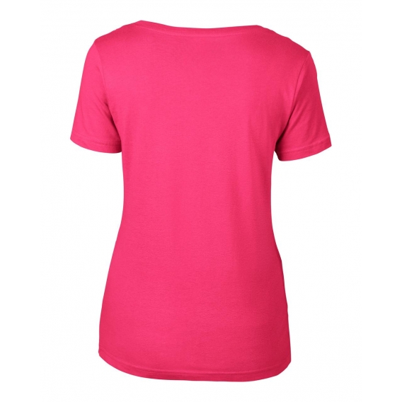 WOMEN’S FEATHERWEIGHT SCOOP TEE