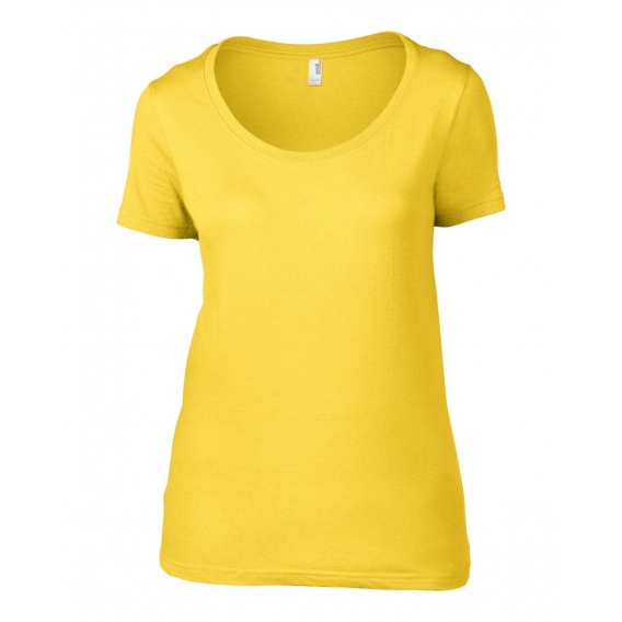 WOMEN’S FEATHERWEIGHT SCOOP TEE