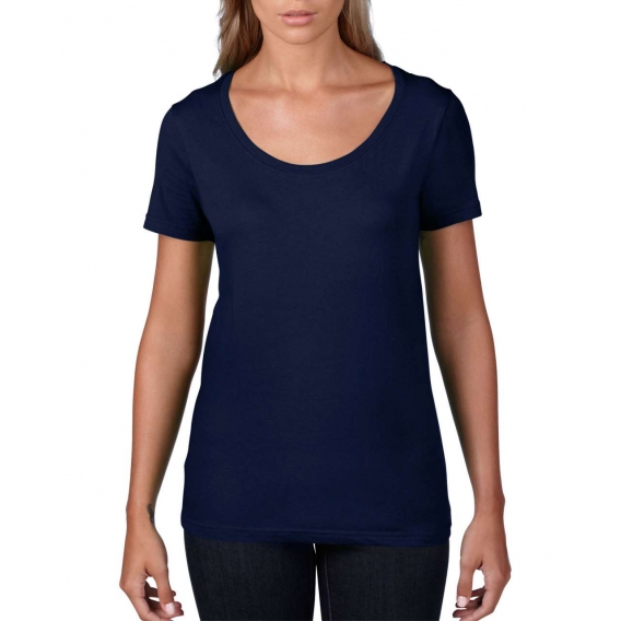 WOMEN’S FEATHERWEIGHT SCOOP TEE